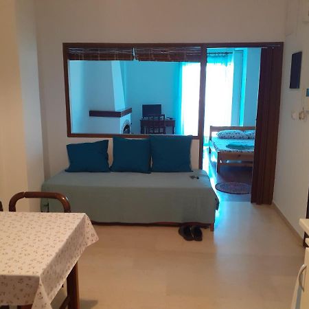 Alex Central City Accommodation ลาวริออน ภายนอก รูปภาพ